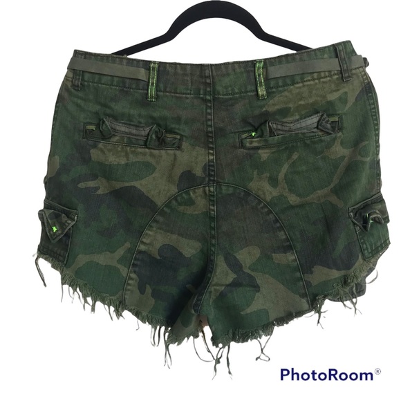 Free People Commander Cutoff Camo Shorts Khaki - Picture 5 of 14